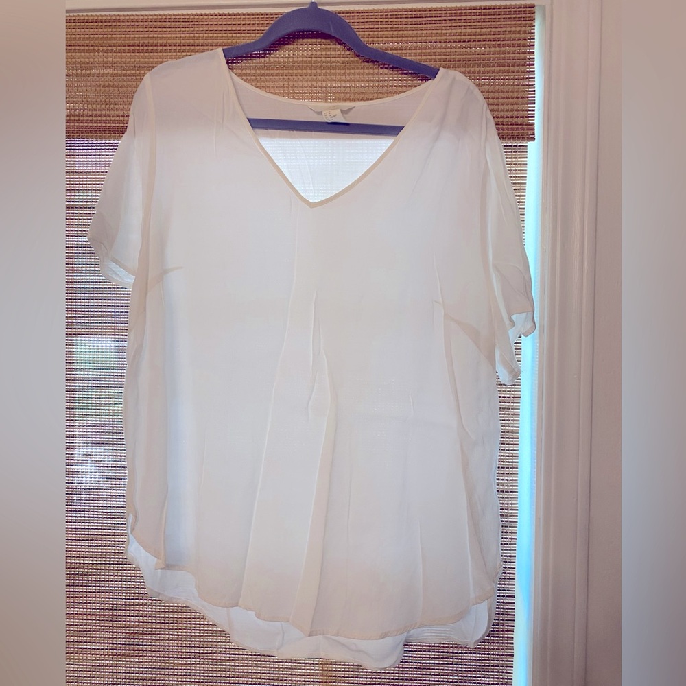 Lightweight white vneck blouse